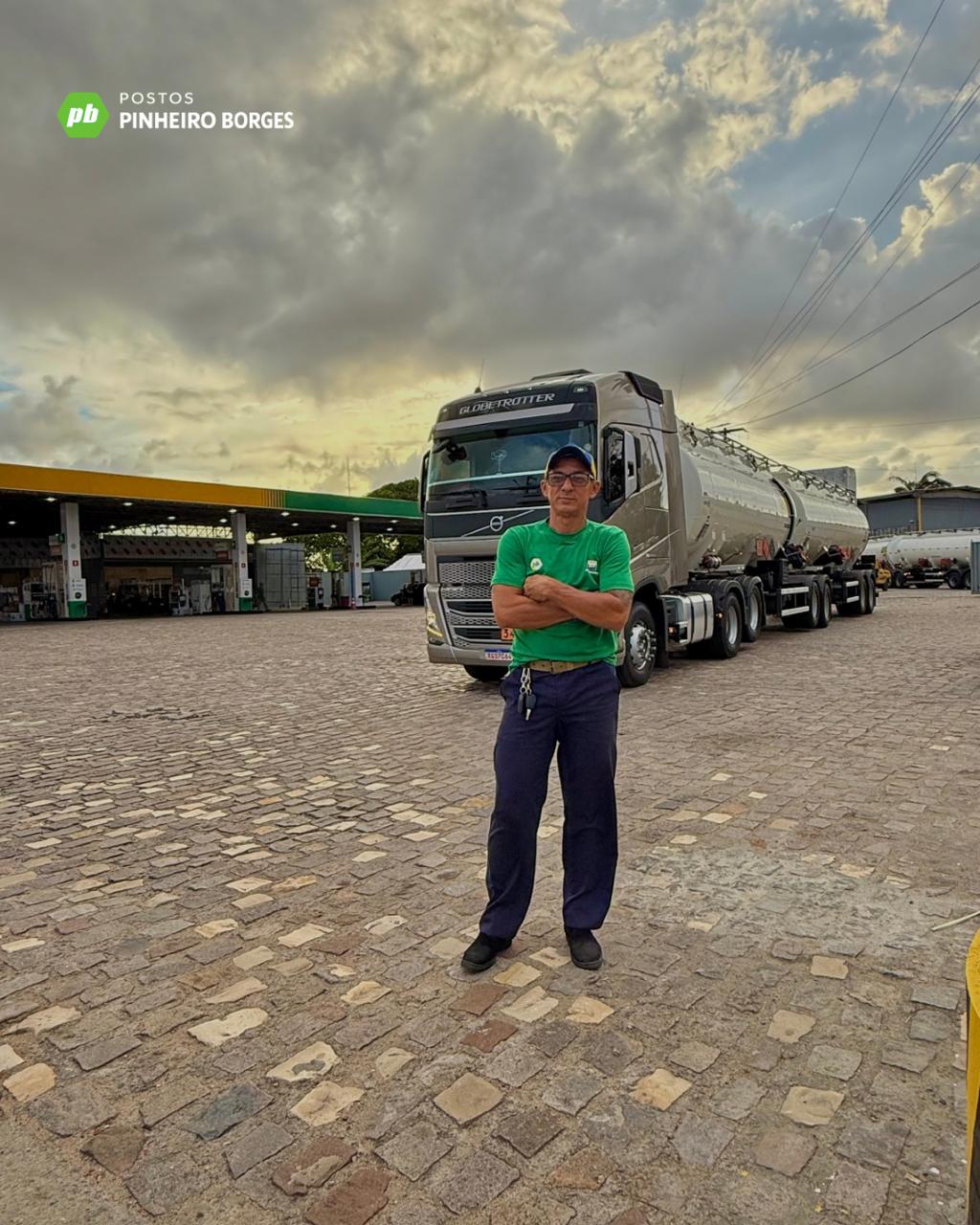 Motorista da frota própria de caminhões-tanque da Rede Pinheiro Borges